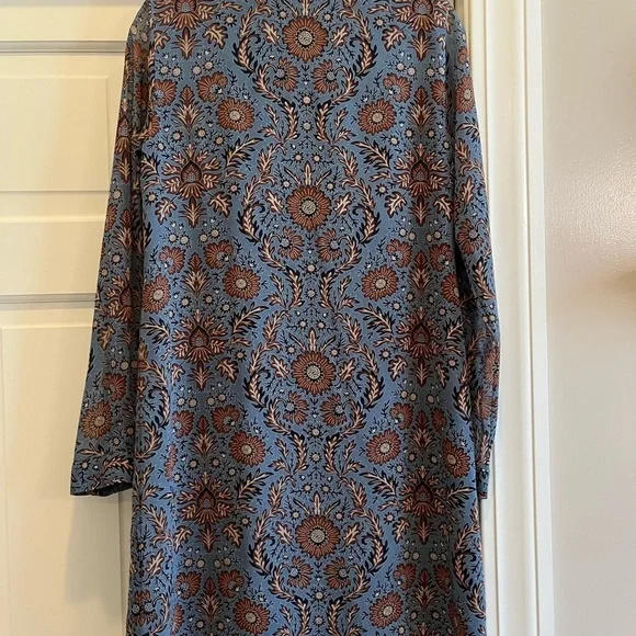 𝅺Like new CAbi dress - Picture 4 of 5